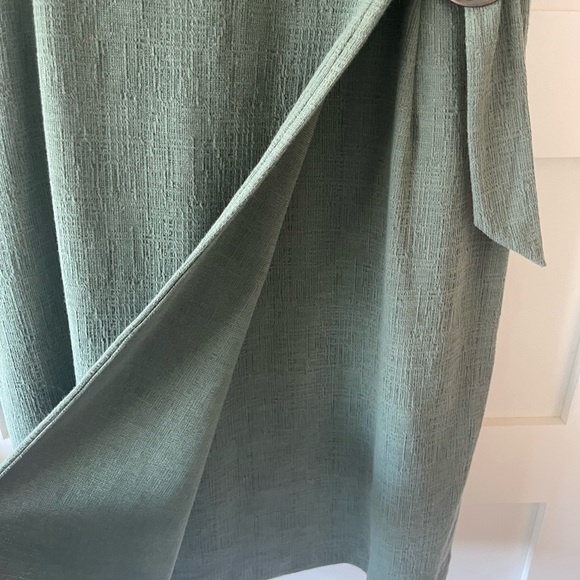 Green dress - Picture 2 of 6